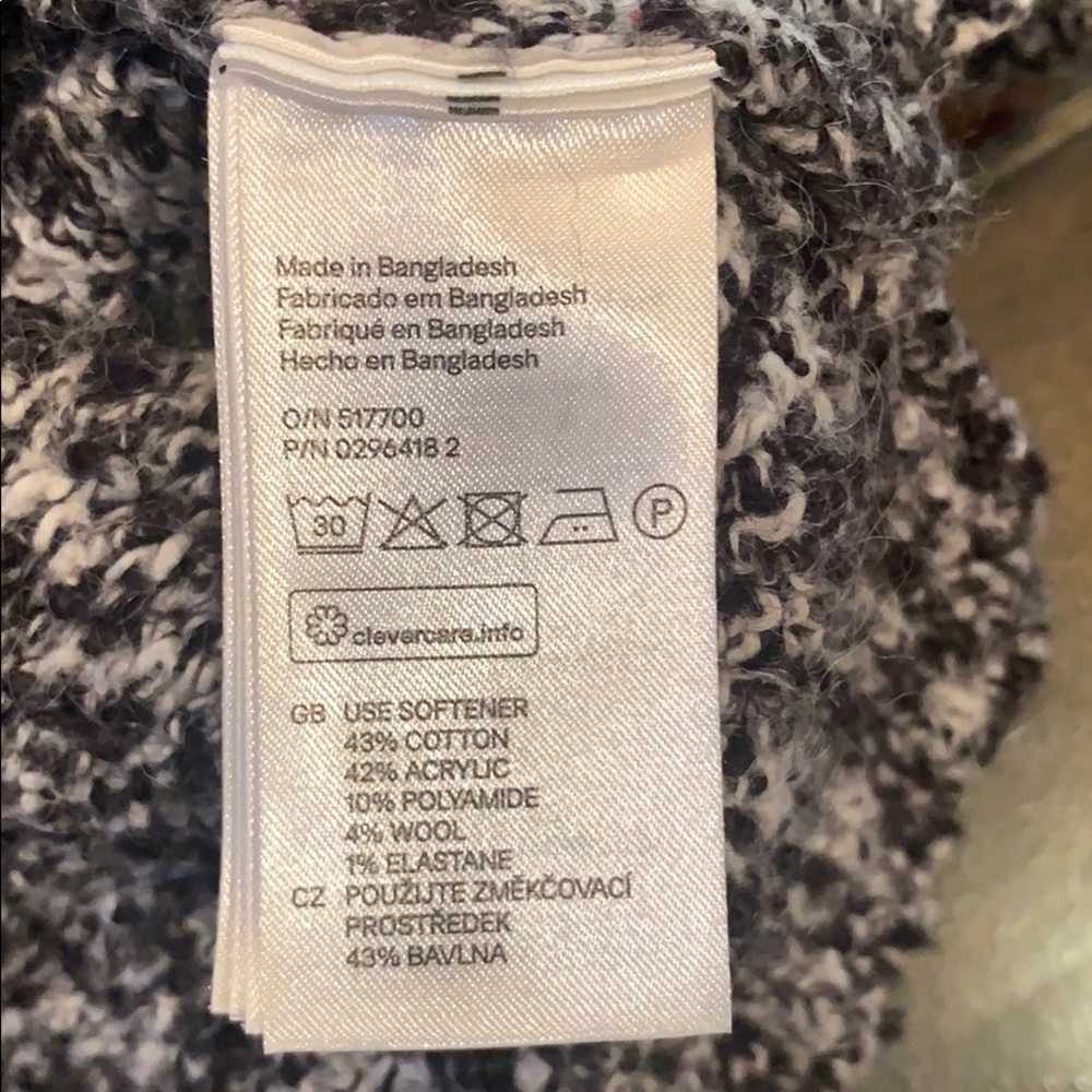 H&M Sweater - Picture 7 of 8